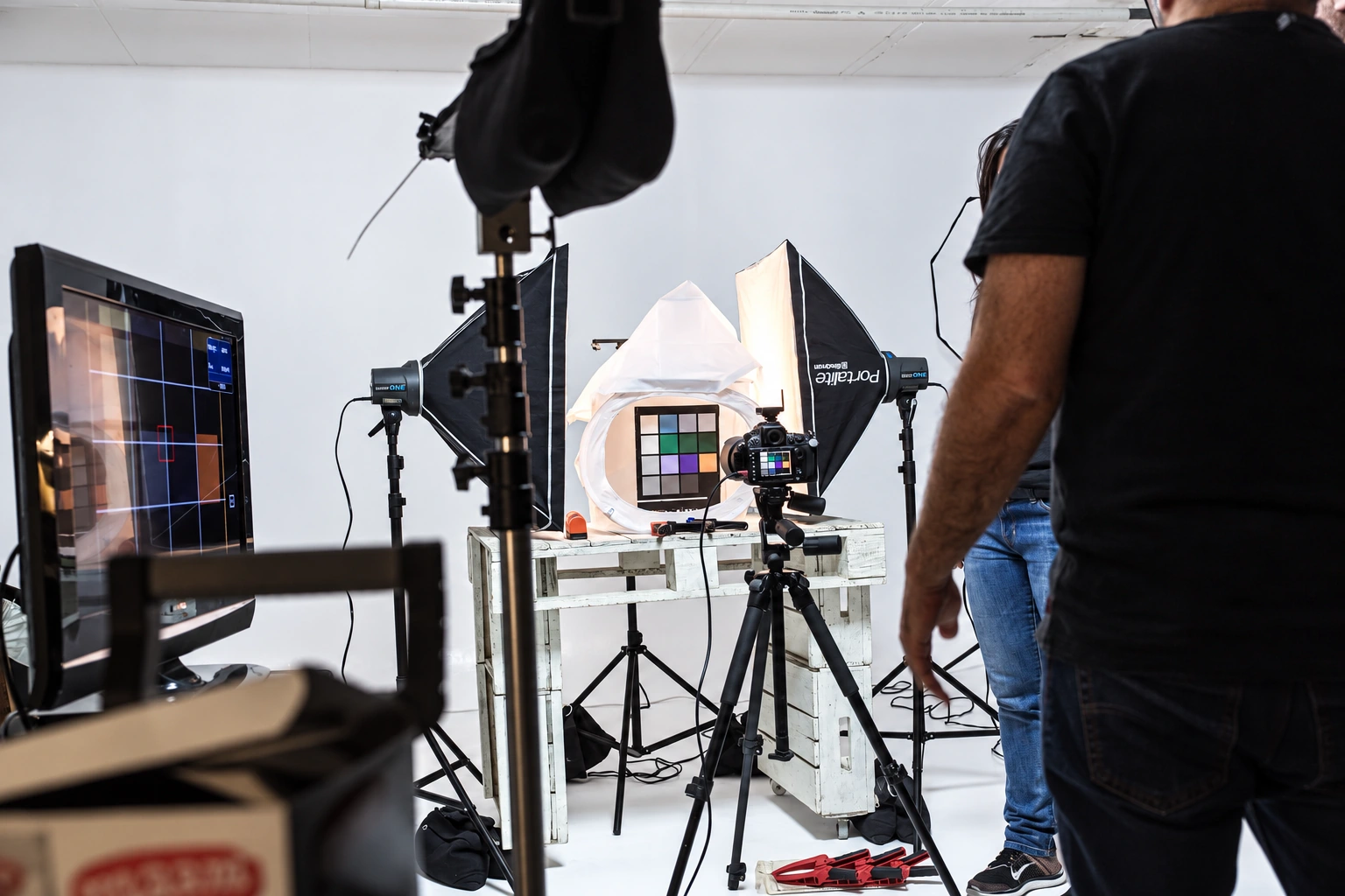 Producción fotográfica con calibración de color en el estudio